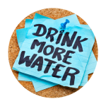 Pitný režim a dehydratácia: Viac než len „pi 2 litre vody denne“